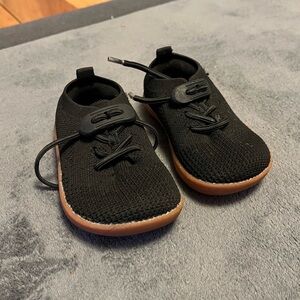 WHITIN Barefoot Style Sneakers Toddler Size 22/5